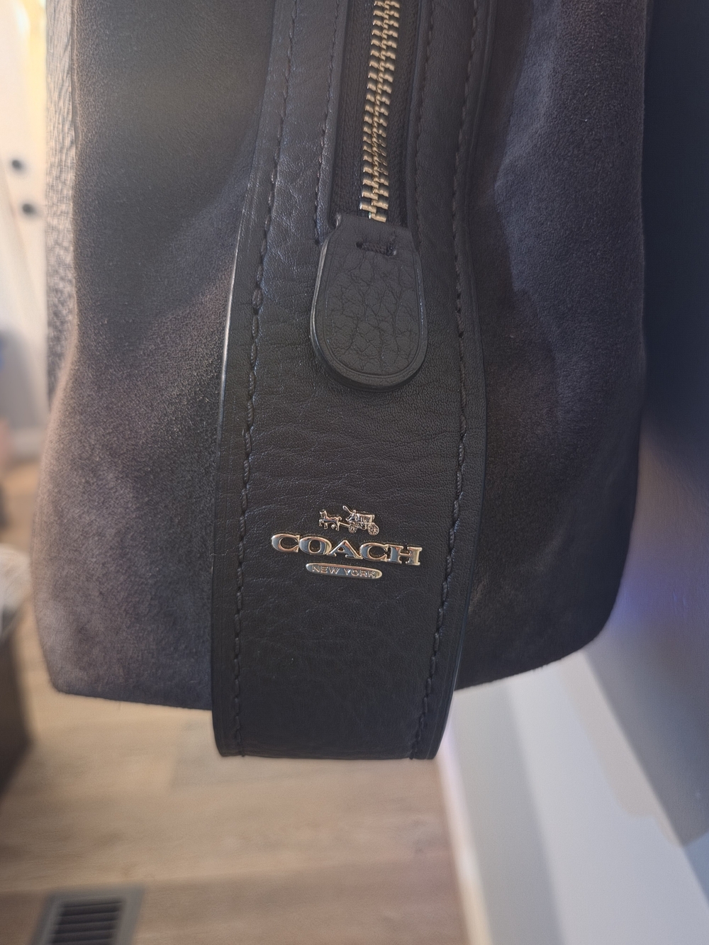 Authentic Coach Womens Brown Suede & Leather Zip Hobo Purse.
